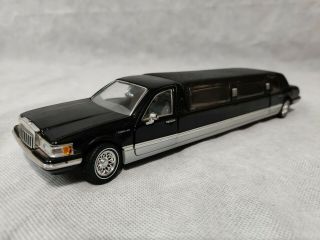 1996 Ford Lincoln Black Stretch Limousine Town Car Die - Cast 1:24 Model