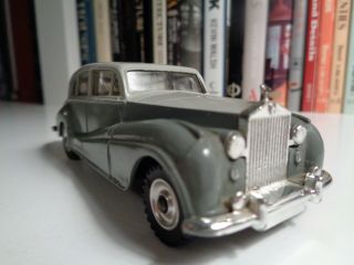 Vintage 4.  5 - Inch Metal Rolls Royce Silver Wraith Dinky Toys England Early 1960s