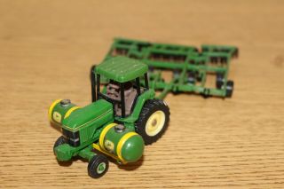1/64 John Deere 7800 Tractor With Saddle Tanks And Implement