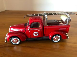 Golden Wheel Diecast 1940 Ford Texaco Fire Chief Truck.  Scale18