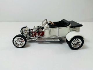 1923 Ford T - Bucket Roadster White 1:18 Model Car By Road Signature
