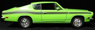 Vintage Road Signature 1/18 Scale 1969 Plymouth Barracuda Die Cast Model Lime