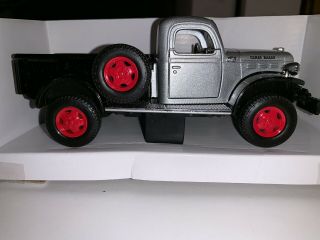 1946 Dodge Die Cast Power Wagon Gray/black/red Ray 2000
