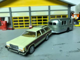 1/64 1985 Ford LTD Country Squire Wagon/Cream/Tan Int Towing a 20 ' Camper Trailer 3