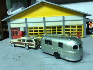 1/64 1985 Ford LTD Country Squire Wagon/Cream/Tan Int Towing a 20 ' Camper Trailer 4