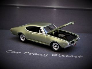 1969 69 Oldsmobile 442 Cutlass Olds V8 1/64 Scale Collectible / Diorama Model