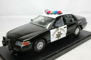 Classic Metal 1:24 Scale Ford Crown Victoria California Highway Patrol