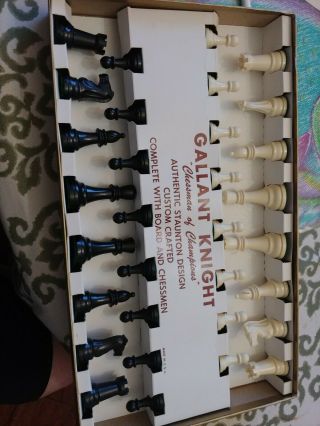 Vintage Gallant Knight Chess Set Staunton Design Chessmen Of Champions - Complete