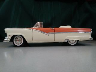 Ertl 1956 Ford Fairlane Sunliner Convertible Die Cast Model Car Toy Vintage 1:18