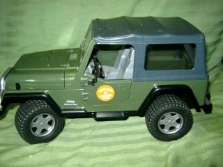 Jeep Wrangler Unlimited Rubicon Green Bruder Toy Car Model 1/16 Scale