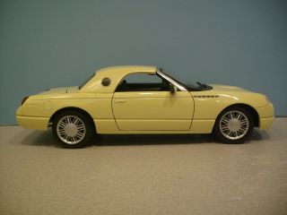 Rare Collectible 1:18 Scale Yellow Ford Thunderbird Show Car Die - cast By Maisto 4