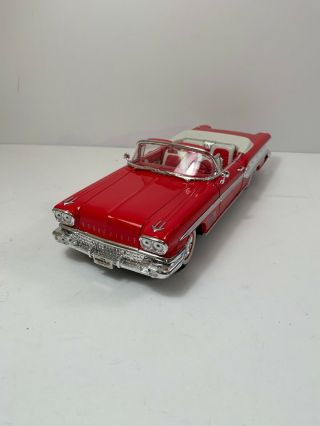 1:18 Yat Ming Road Signature Deluxe Edition 1958 Pontiac Bonneville In Red