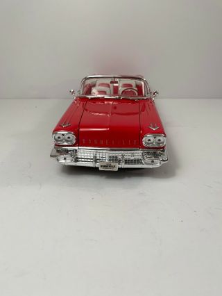 1:18 Yat Ming Road Signature Deluxe Edition 1958 Pontiac Bonneville in Red 3