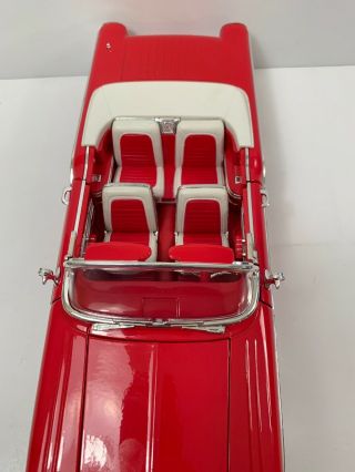 1:18 Yat Ming Road Signature Deluxe Edition 1958 Pontiac Bonneville in Red 4