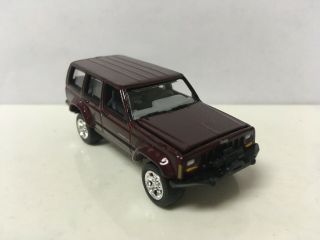 1984 - 2001 Jeep Cherokee Xj 4x4 Collectible 1/64 Scale Diecast Diorama Model