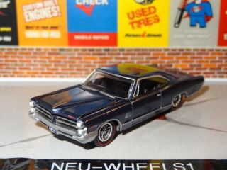 1965 Pontiac Catalina 421 V - 8 2,  2 Muscle 1/64 Scale Diorama Collectible Model D