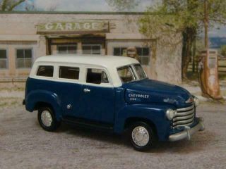 4th Gen 1947 - 1955 Chevrolet Suburban 3100 Suv 1/64 Scale Limited Edition E