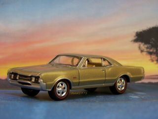Muscle Car 67 1967 Oldsmobile Cutlass 442 Collectible - 1/64 Scale Diorama Model