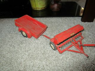 Tru Scale Eska Carter Farm Toy Two Wheel Cart Grain Drill Well