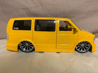 Jada Toys Dub City 1:18 Scale 2001 Chevrolet Astro Van 63120 - 9 Yellow