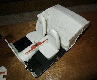1:18 1971 Plymouth Road Runner WHITE B - Body Deluxe Interior,  4 Speed,  Seat Belts 5