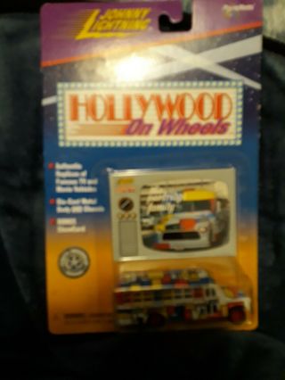 2001 Johnny Lightning Hollywood On Wheels The Partridge Family Bus