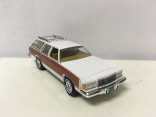 1989 89 Mercury Grand Marquis Colony Park Collectible 1/64 Scale Diecast Model