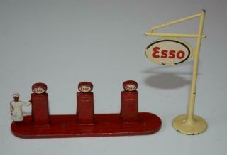 Lesney Matchbox - Esso Petrol Pumps & Garage Sign