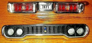 1:18 1971 Plymouth Road Runner Grille And Headlight Assembly Road Runner Emblem