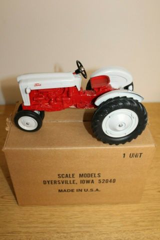 1/16 Ford 900 Tractor Narrow Front Parts Mart 1990 By Scale Models