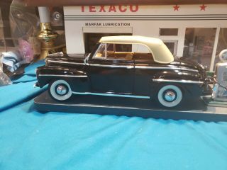 Road Signature 1/18 Scale 1948 Ford Convertible - Black Car