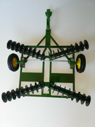 John Deere Field Disk 1/16 Scale Diecast Ertl Farm Toy Tractor Implement