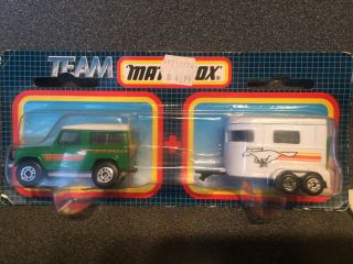 Matchbox Twin Pack Tp Land Rover Ninety & Horse Float