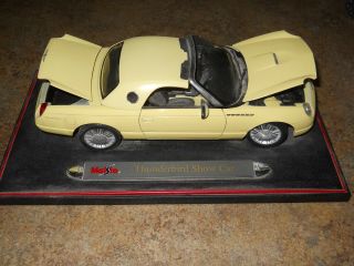 Maisto Ford Thunderbird Show Car - 1/18 Scale