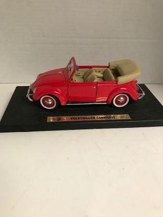 Maisto 1951 Volkswagen Cabriolet Diecast Car 1:18 Scale - Red No Box