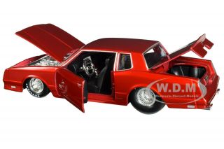 BoxDamaged 1986 CHEVROLET MONTE CARLO SS CANDY RED 1/24 DIECAST BY MAISTO 32530 2