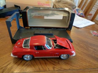 1965 Chevrolet Corvette Maisto 31640 Red - 1/18 Scale Diecast Model Toy Car