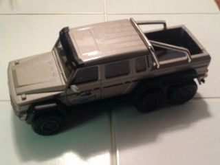 Jada Toys Mercedes Benz G 63 Amg 6x6 Scale 1/24 Jurassic World Diecast Car