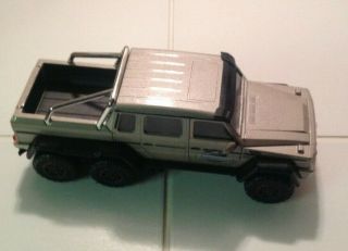 JADA Toys Mercedes Benz G 63 AMG 6x6 Scale 1/24 Jurassic World Diecast Car 3