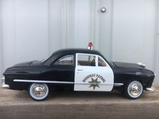 Motormax 1:24 Scale 1949 Ford California Highway Patrol - Loosie