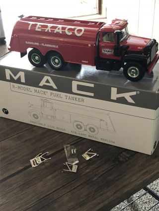 First Gear Texaco R - Model Mack Fuel Tanker 1/34 Scale