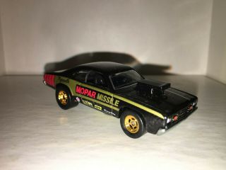 Plymouth Duster 1:64 Scale Diecast Diorama Model Car Real Riders Hot Wheels