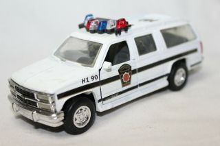 Road Champs 1:43 Scale 1995 Chevrolet Suburban Pennsylvania State Police - Loose