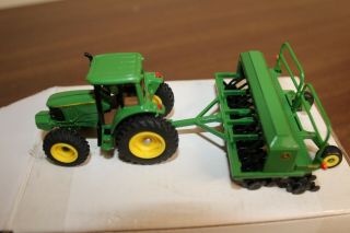 1/64 John Deere 6220 Tractor With 1590 Grain Drill