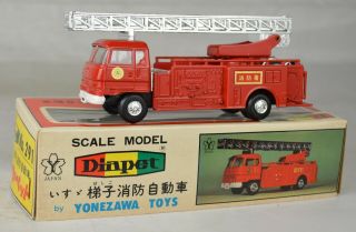 Yonezawa Diapet 291 Isuzu Ladder Fire Truck 5 1/2 " Long Japan