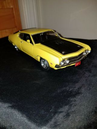 1 24 SCALE JOHNNY LIGHTNING 1970 FORD TORINO COBRA MUSCLECARS READ READ 2