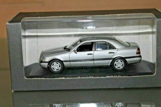 1:43 Minichamps Mercedes - Benz C220 (w202) Silver Metallic Dealer Issue Classic