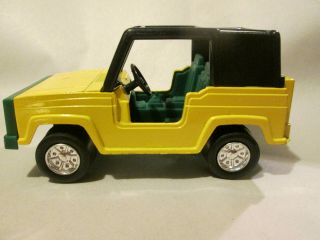 Vintage Tootsietoy 6 " Steel & Plastic Yellow Jeep Jeepster - Made In Usa (nm)