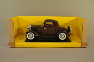 1:18th Scale 1932 Ford 3 - Window Coupe Road Signature Series By Yat Ming