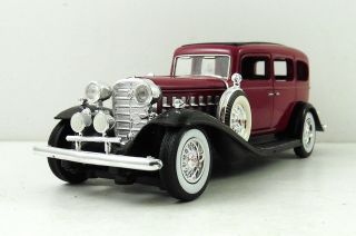 1932 Cadillac Fleetwood Series 355 B Town Sedan,  National Motor 1/32 Scale